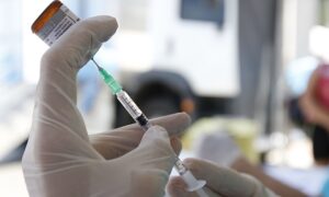 1ª dose: Idosos de 64 anos ou mais serão vacinados nos bairros de Sabará