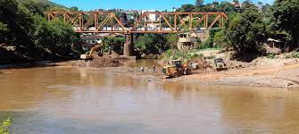 Rio das Velhas começa a ser desassoreado em Sabará