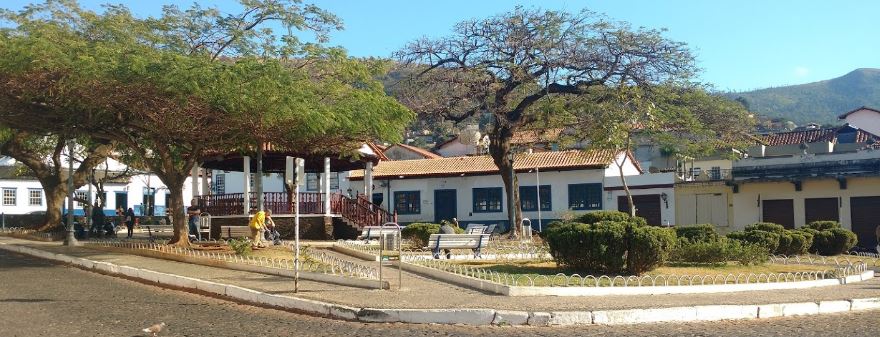 Praça Santa Rita: Memórias de uma antiga igreja e sua transformação. Localizada no coração do antigo Arraial da Barra.